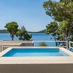 Victorie Buqez Villa *
