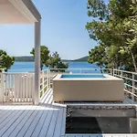Villa Victorie Buqez *