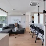 Victorie Buqez Villa Drage