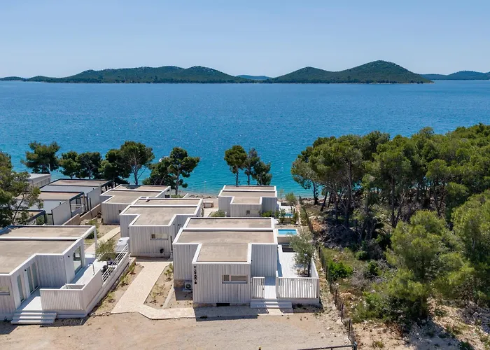 Victorie Buqez Villa Drage