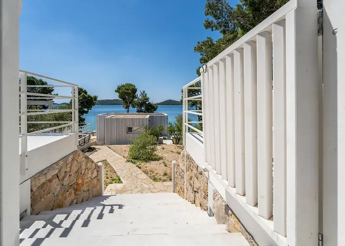 Victorie Buqez Villa