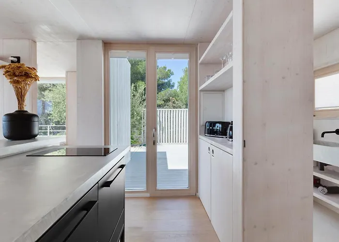 Victorie Buqez Villa Drage