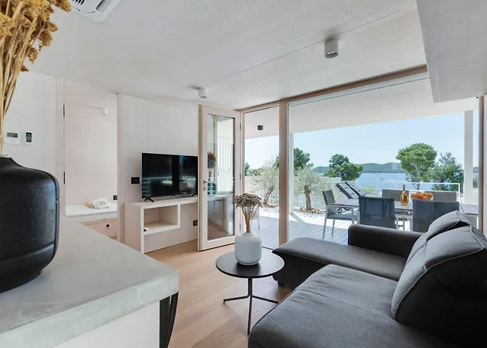 Victorie Buqez Villa Drage